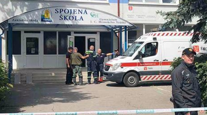 Məktəbə silahlı hücum edildi; 3 ölü, bir neçə yaralı 