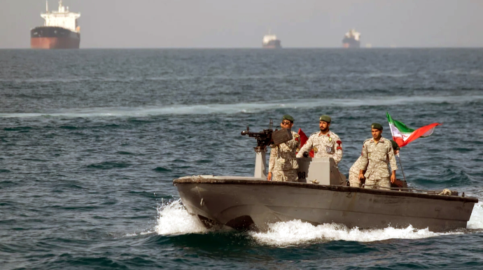 SEPAH Hörmüz boğazında bir neçə konteyner gəmisini geri qaytarıb