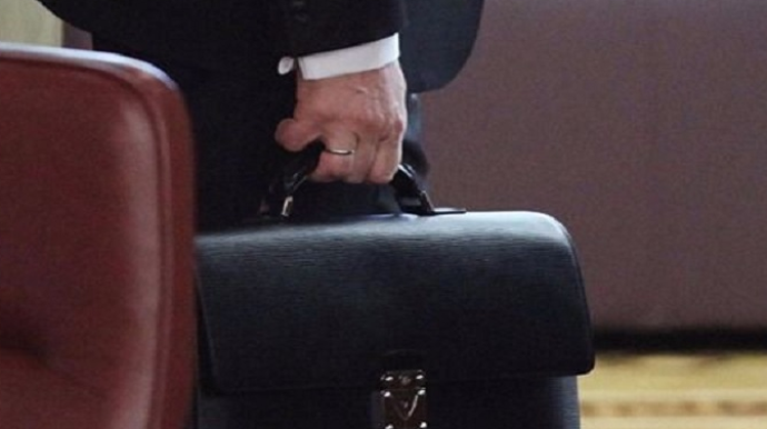 Nəqliyyat və müdafiə nazirləri vəzifədən azad edildi 