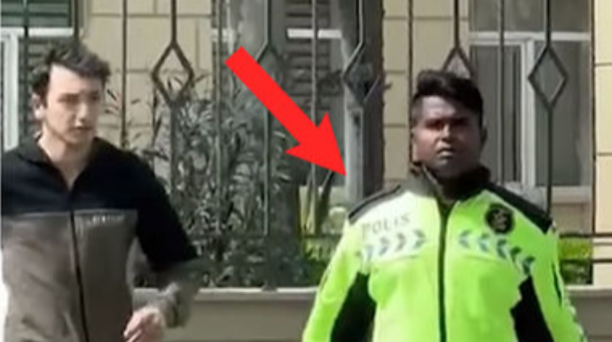 Bakıda küçədə polis geyimində gəzən şəxs əcnəbidir?  - VİDEO