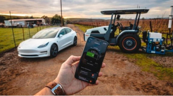 Sürücüsüz, elektrikli traktor təqdim edildi  - FOTO