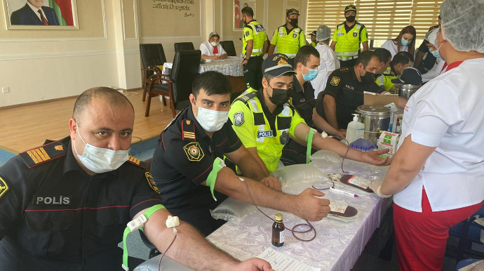 Bakının yol polisləri qana ehtiyacı olanlara qan verdi - FOTO