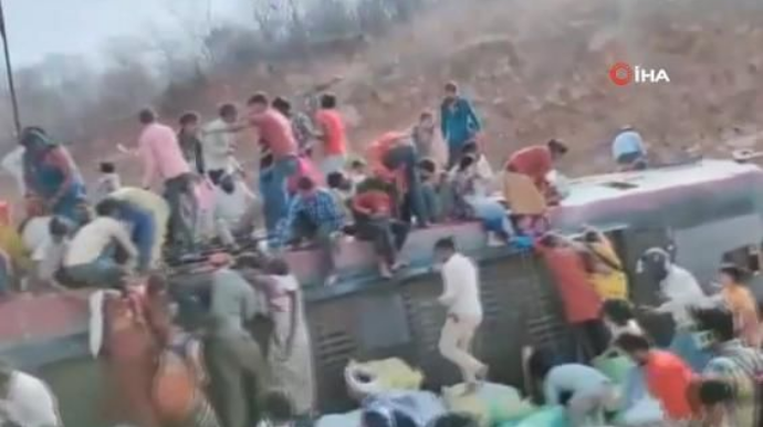 Sərnişinləri daşıyan avtobus aşdı: İnsanlar yola töküldü   - VİDEO