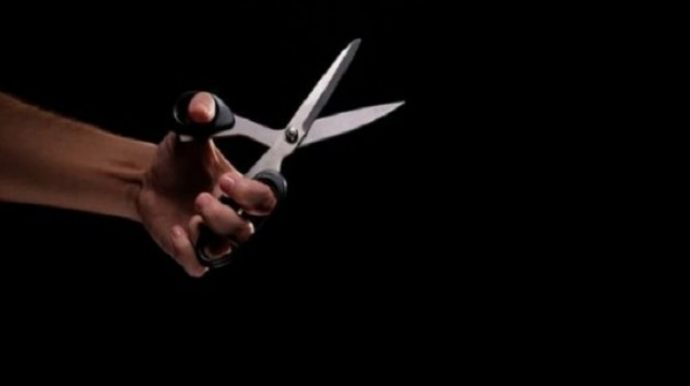 Azərbaycanda DƏHŞƏT:  Həmkəndlisini qayçı ilə öldürdü