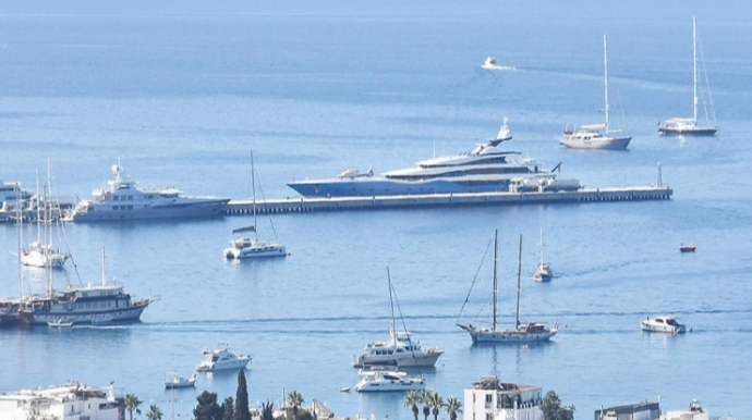 Bodruma gələn meqa yaxtaların görüntüsü yayıldı - FOTO