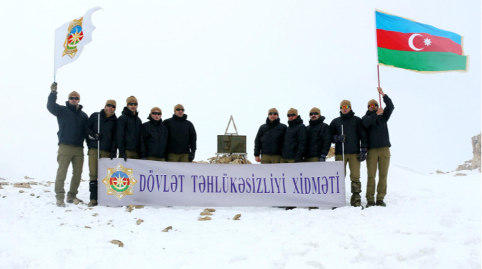 Сотрудники СГБ совершили восхождение на пик Гейдара - ФОТО