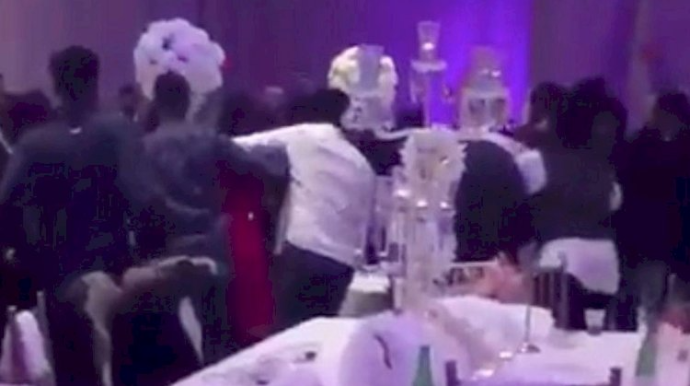 Qardaş bacısına yaxınlaşan oğlanı döydü - Goranboyda toyda dava 