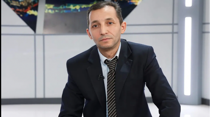 Jurnalist-ekspert SSRİ bayrağı ilə yürüşə görə həbs edildi   - FOTO
