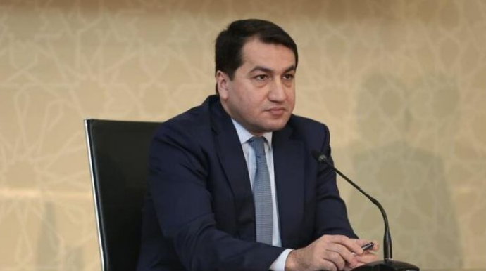 Hikmət Hacıyev Bakı-Ağdam qatarı ilə bağlı paylaşım etdi