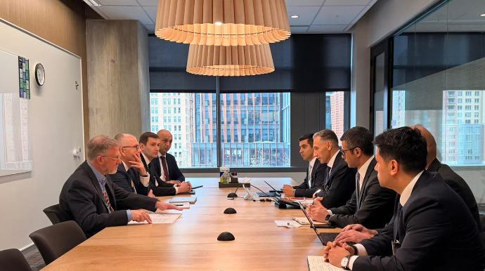 Nazir bu şirkətin vitse-prezidenti ilə görüşdü