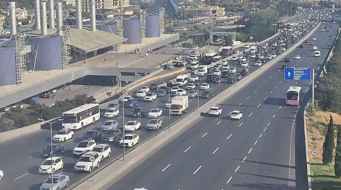 Bakının bəzi yollarında sıxlıq var - SİYAHI
