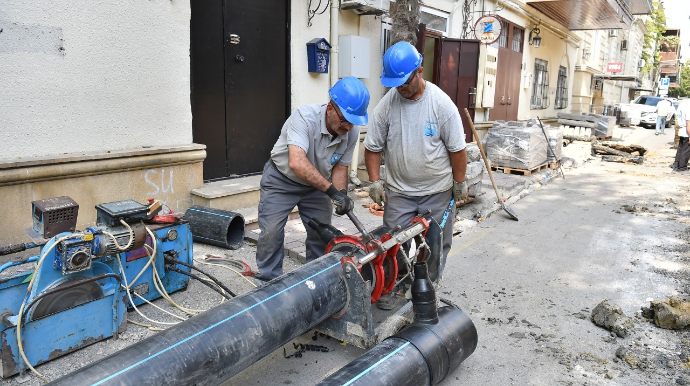 Daha bir küçədə içməli su və kanalizasiya xətləri yenilənir - VİDEO 