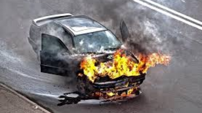 Sabirabadda avtomobil yanıb