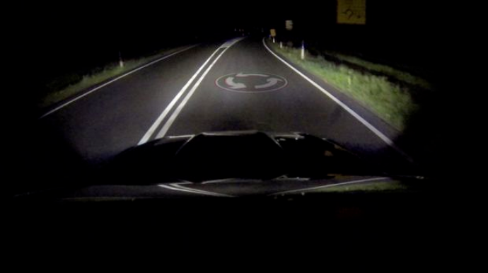 Avtomobillərin faraları yolda işarələri  göstərəcək 