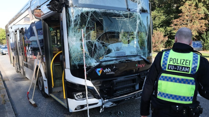 İki avtobus toqquşdu -  20 nəfər xəsarət aldı 