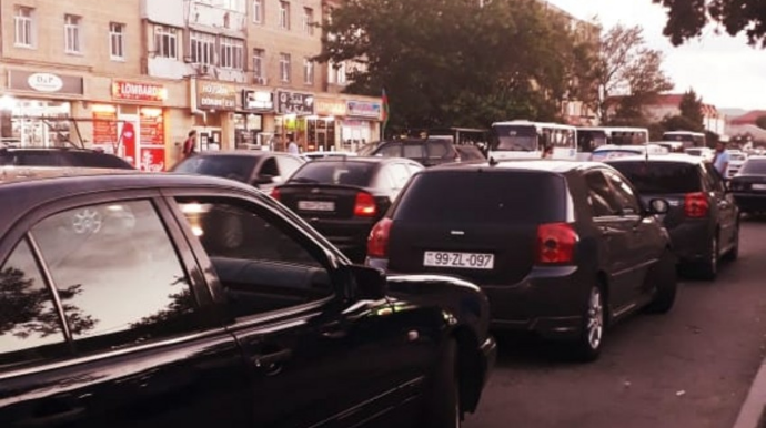 В Баку автомобиль сбил 17-летнюю девушку