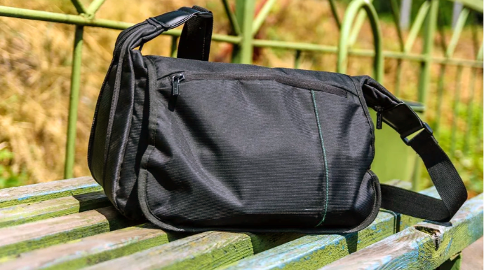 Охранник мэра Лондона забыл на улице полную оружия сумку 