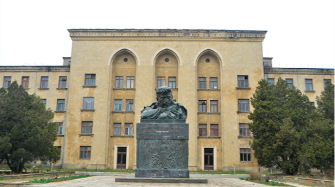 Azərbaycanda vəzifəli şəxslər istefa VERDİLƏR