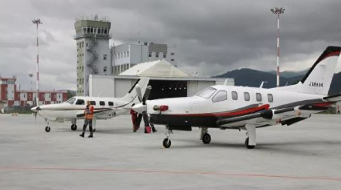 Rusiyada sərnişin təyyarəsi qəza enişi edib