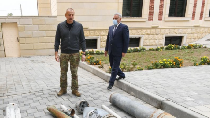 İlham Əliyev Ermənistan tərəfindən Tərtərə atılmış mərmilərə baxıb