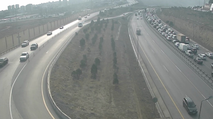 Bakı dairəvi avtomobil yolunda qəza olub, sıxlıq yaranıb   - FOTO