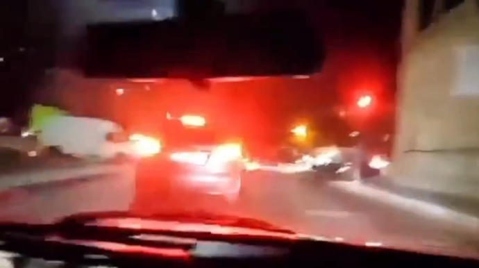 ASAN Xidmətin qarşısında "avtoşluq" edən sürücü qırmızıda keçib maşınlara çırpıldı - VİDEO