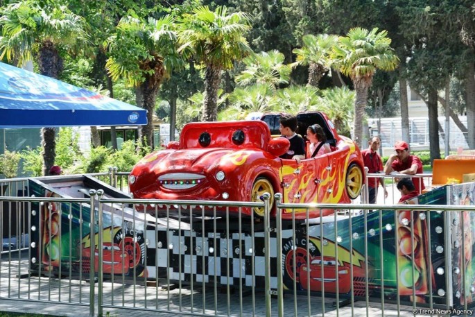 Sabah bulvarda attraksionlar pulsuz olacaq