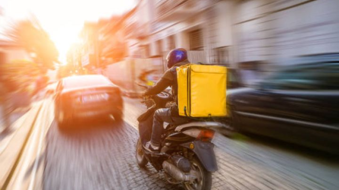 Moped idarə etmək üçün sürücülük vəsiqəsinin tələb olunması düzgün və zəruri addımdır - Ekspert  