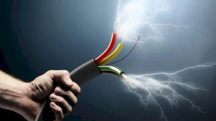 Abşeronda ustanı elektrik cərəyanı vuraraq öldürdü 