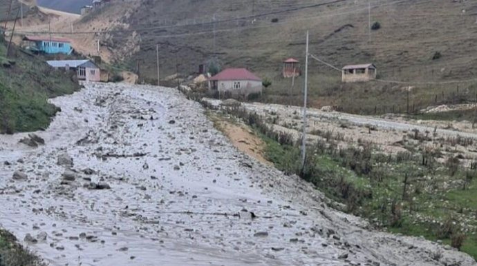 Laza şəlaləsindən sel gəldi, körpü uçdu - VİDEO 