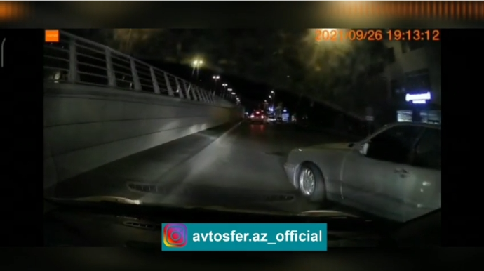 Qayda pozub qəza törətdi, heç nə olmamış kimi sürüb getdi - VİDEO