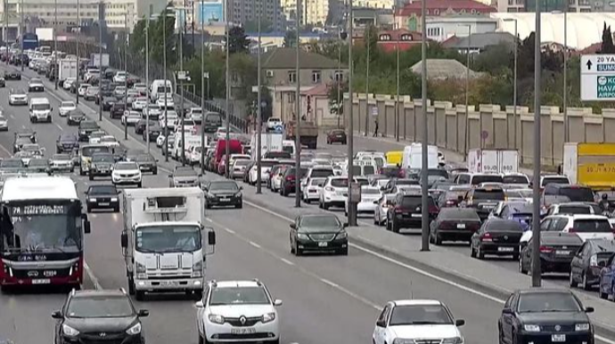 Bakıda 19 küçə və prospektdə sıxlıq var - SİYAHI - FOTO 