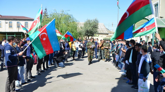 Müddətli həqiqi hərbi xidmət yaşı 30-a endirildi: Dəyişiklik nələrə səbəb olacaq?  - FOTO