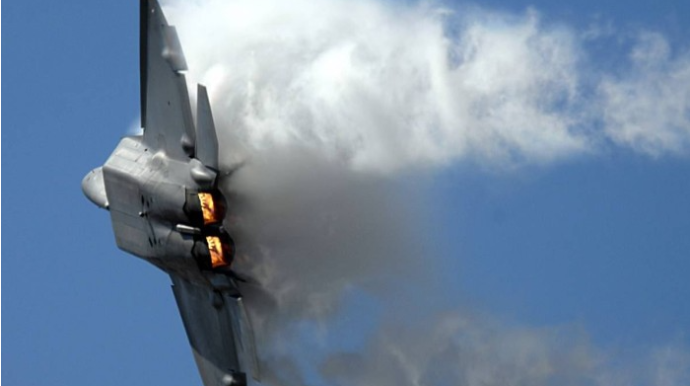 Qırıcı təyyarə qəzaya uğradı - İranda 