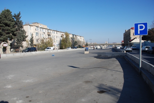 Bakıda daha bir avtomobil parklanma yeri ləğv edildi - FOTO