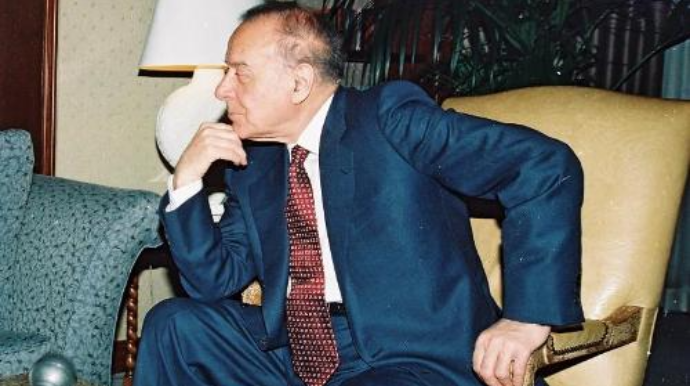 Ulu öndər Heydər Əliyevin anadan olmasının 102-ci ildönümüdür - FOTOSESSİYA