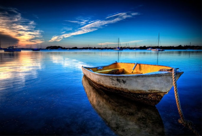 Xəzərdə içərisində iki nəfərin meyiti olan qayıq aşkarlanıb