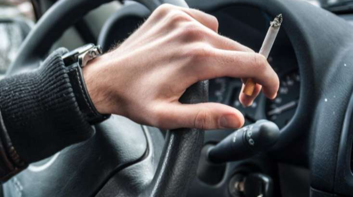 Avtomobildə siqaret çəkənlər cərimələnə bilər? - AÇIQLAMA 