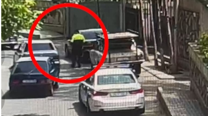 Bərdədə sürücü polisin əlindəki bort kompüteri alıb qaçdı - VİDEO