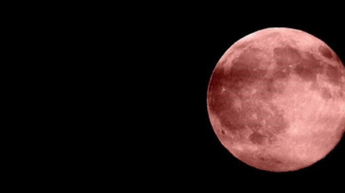 Астролог объяснила появление на небе багровой луны  - ВИДЕО