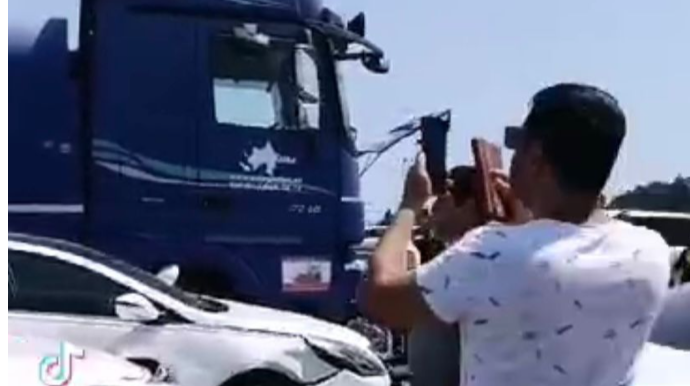 Qaradağda məşhur marketin qarşısında DƏHŞƏTLİ QƏZA: 18 maşın əzildi   - VİDEO