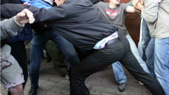 Göyçayda sürücü müdirini döyüb çənəsini qırdı 