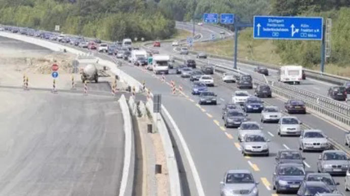 Almaniya yollarının bərpasına 1 milyard avro tələb olunur - FOTO