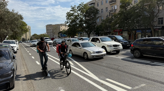В Баку на улице Абдуррагим бека Хагвердиева организуется полоса микромобильности - ФОТО