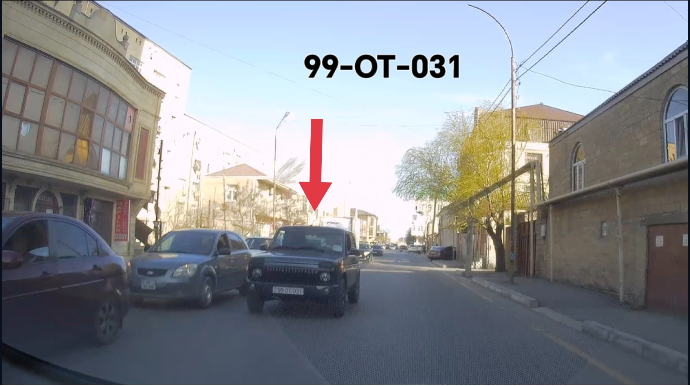 В Хырдалане водитель не захотел ждать в пробках и выехал на встречную полосу  - ВИДЕО 