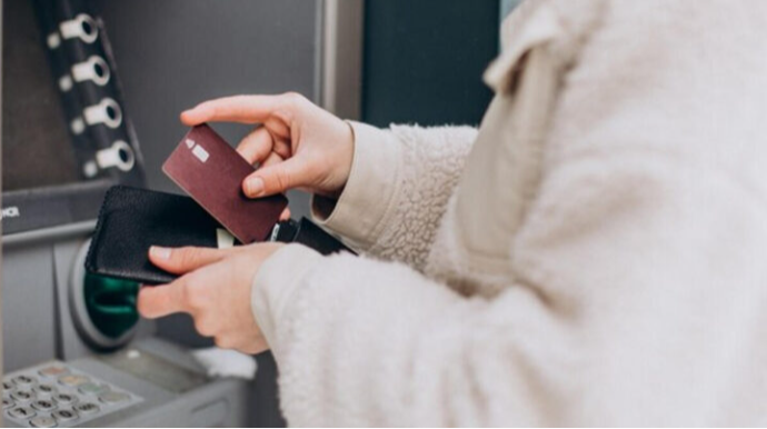 Bayrama görə bu şəxslərə 450 manat verildi