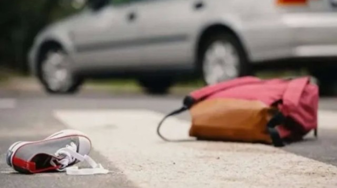 В Гедабее автомобиль сбил брата и сестру