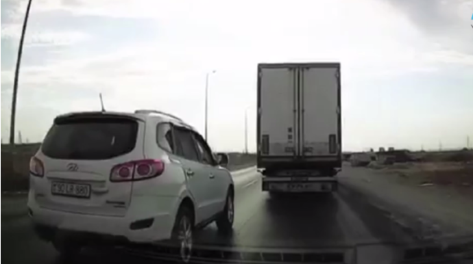 Bakıda "qoçu" sürücü ötmə zamanı qəza törədib hadisə yerindən qaçdı    - VİDEO