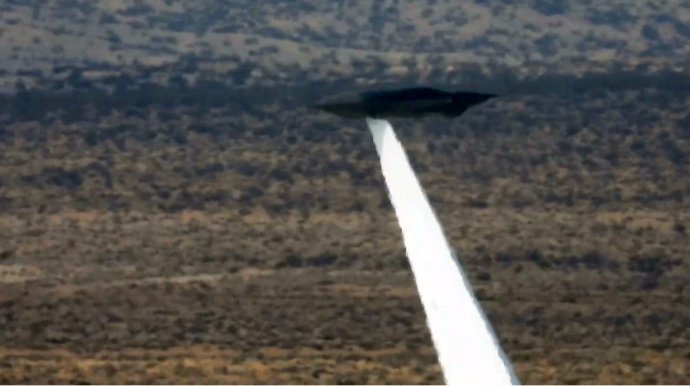 Naməlum təyyarə görənləri heyrətləndirdi - FOTOLAR 