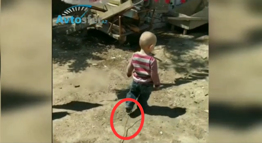 Azərbaycanda ata öz uşağının ayağını iplə bağlayıb cəzalandırdı  - VİDEO